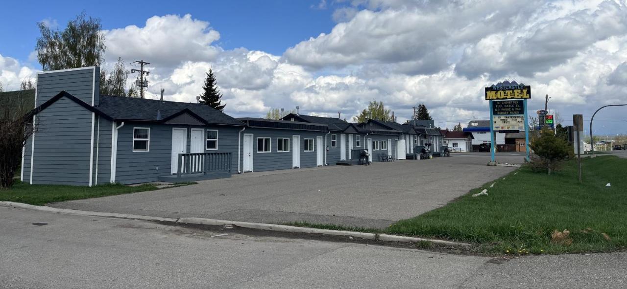 West Castle Motel Pincher Creek Exterior photo