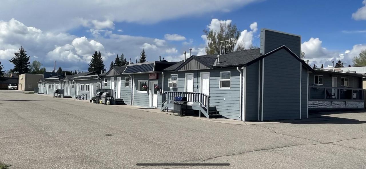 West Castle Motel Pincher Creek Exterior photo