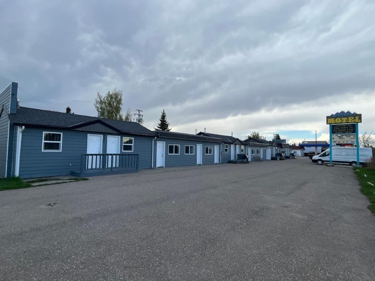 West Castle Motel Pincher Creek Exterior photo